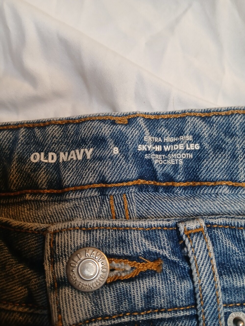 Old Navy Extra High-Rise Sky-Hi Wide Leg Jeans Size 8 - Picture 4 of 5
